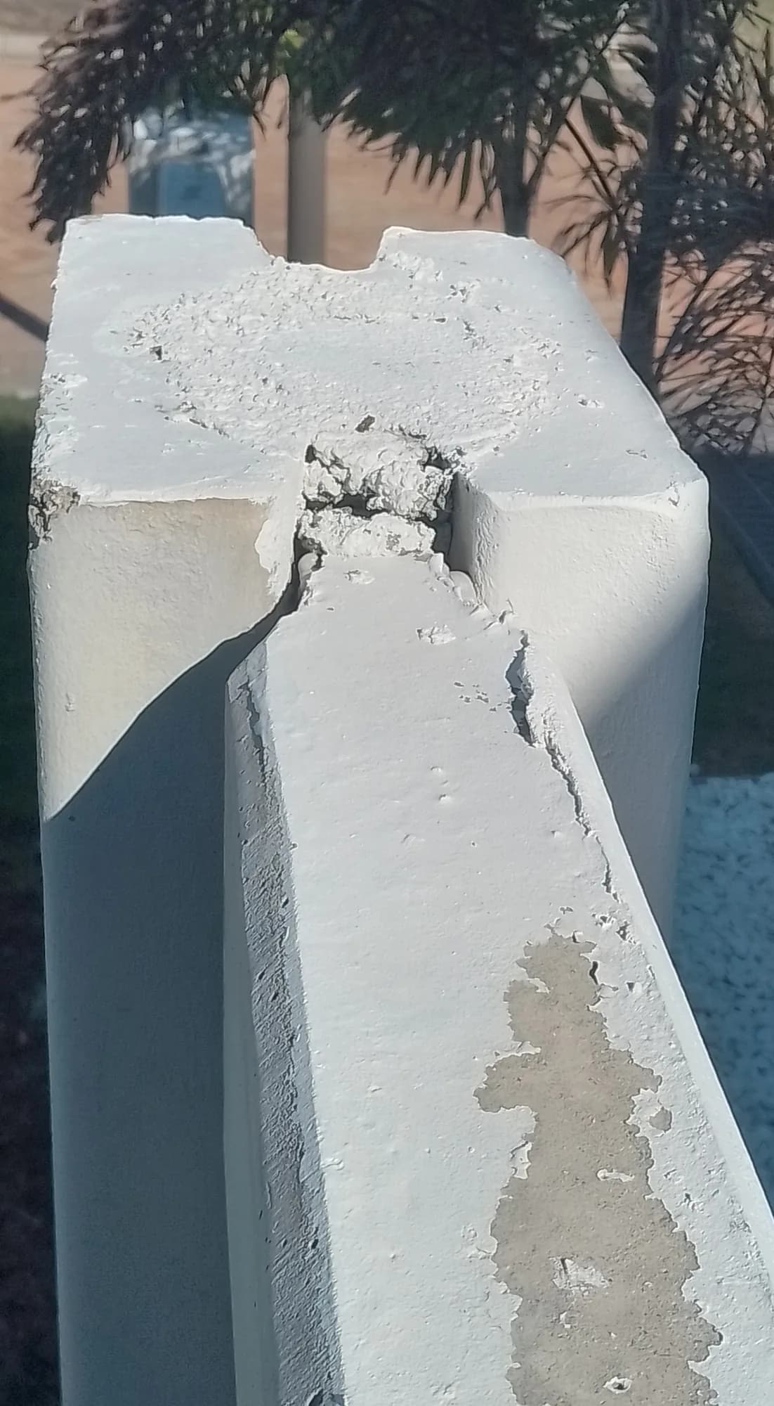 Poor quality fence joint left to corrode