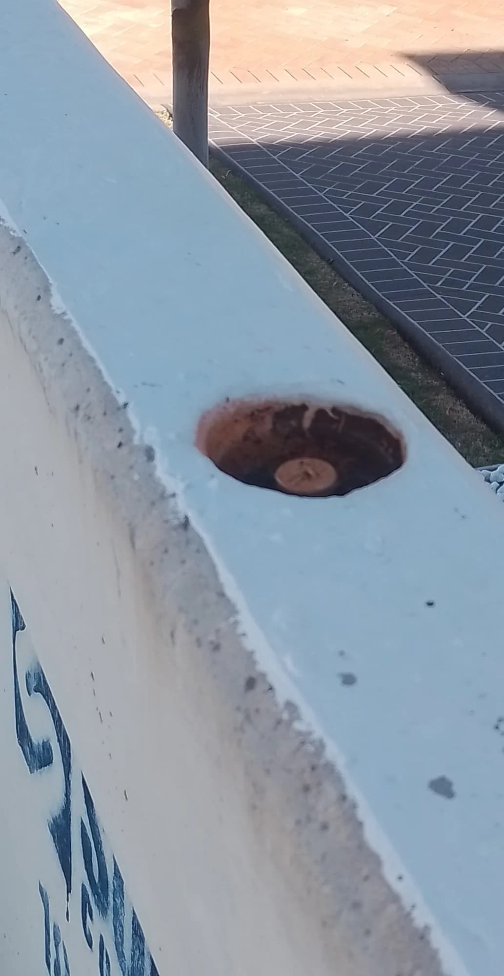 Poor quality fence joint left to corrode